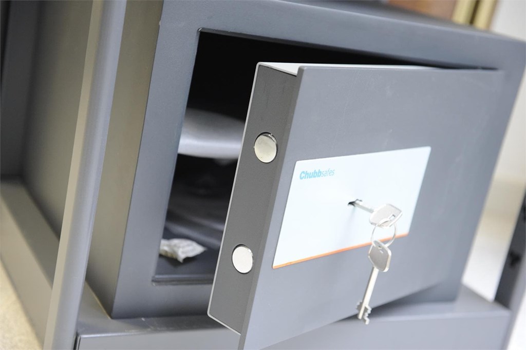 ¿Cómo elegir la caja fuerte perfecta para su negocio?