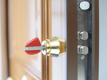 ¿Cuál es el mantenimiento correcto de una puerta de seguridad?
