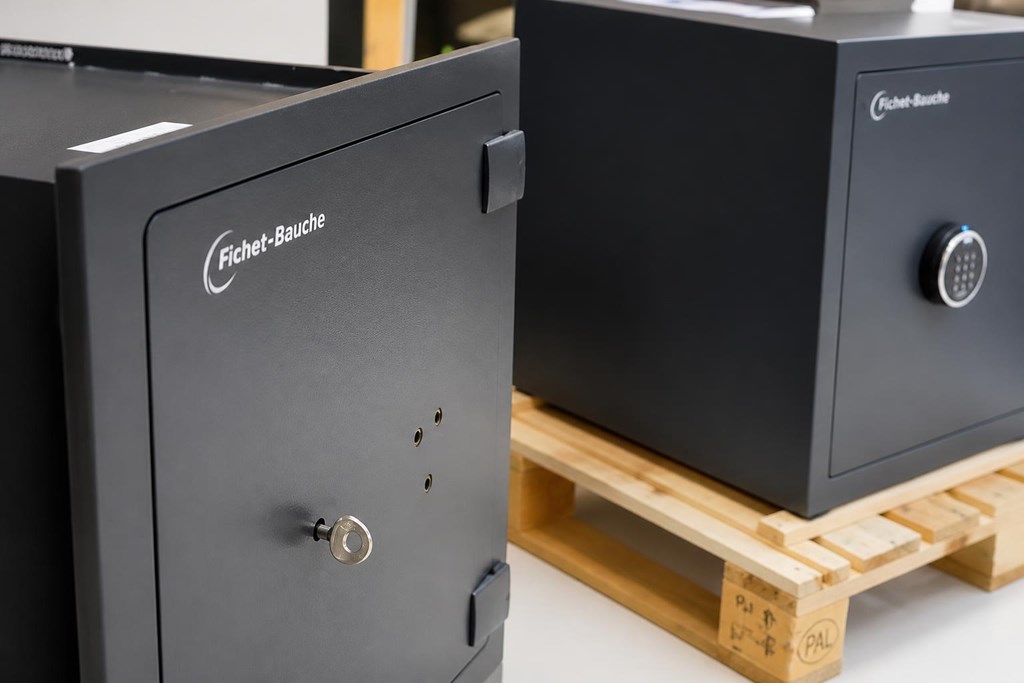 Foto 1 Instalación de cajas fuertes empotradas y sobrepuestas en A Coruña