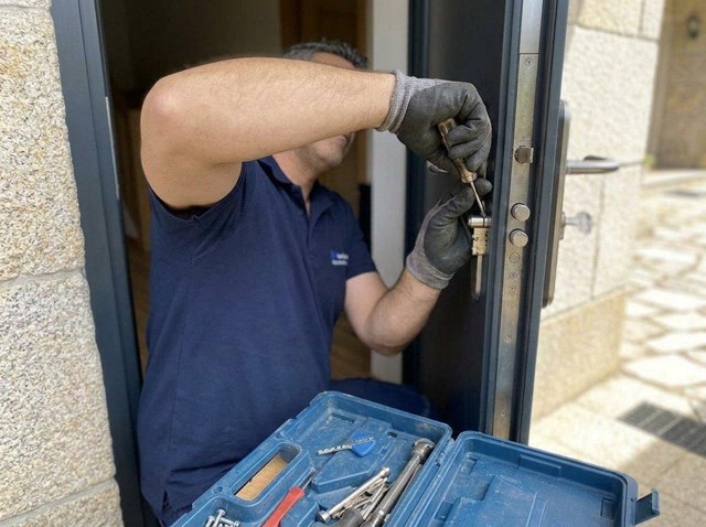 Máxima seguridad en su fachada: puertas acorazadas para exteriores en A Coruña - Imagen 1