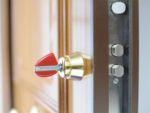 ¿Qué mantenimiento requiere una cerradura para prolongar su vida útil?